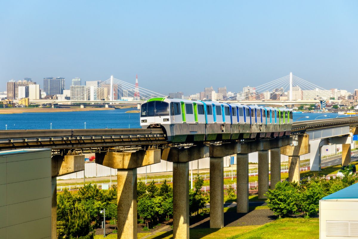 Trem Tokyo Monorail do Aeroporto de Haneda a Tokyo
