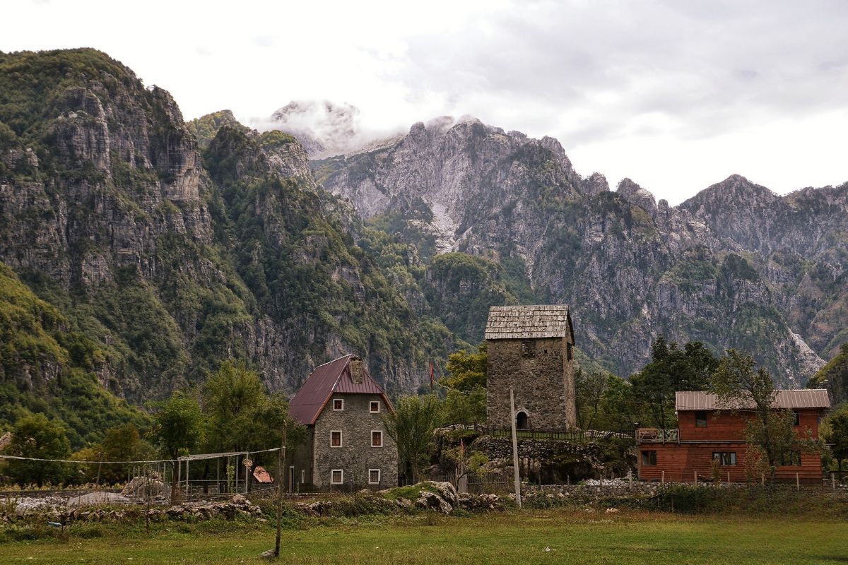Edifícios históricos das Torres de Isolamento de Theth, na Albânia