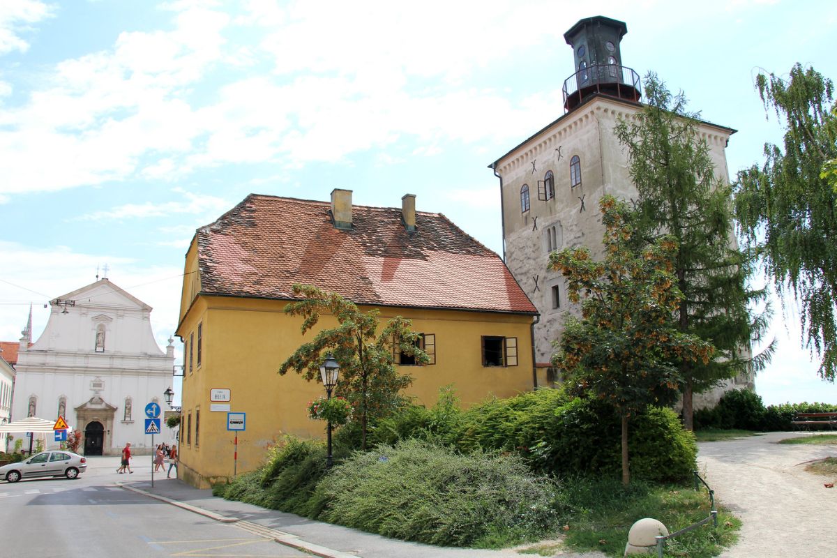 Edifício da Torre Lotrščak, no centro histórico de Zagreb
