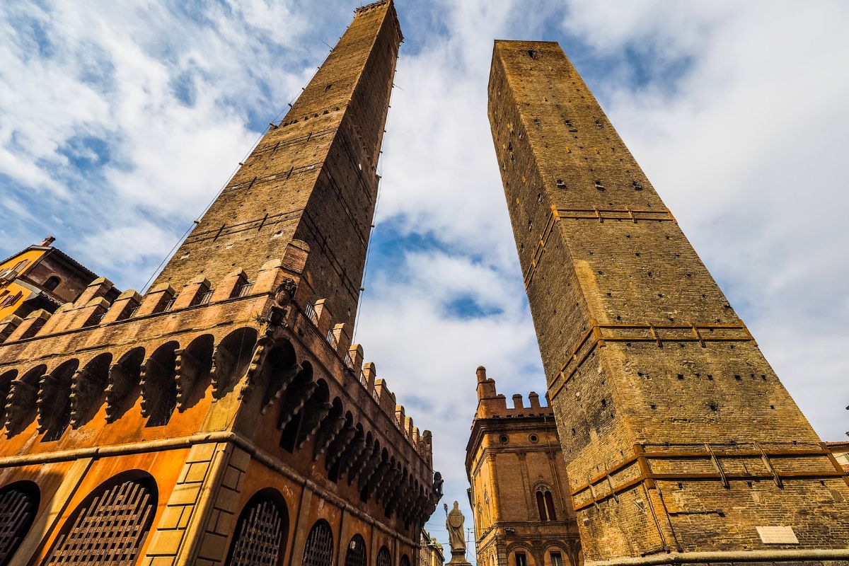 As duas torres de Bolonha, Itália