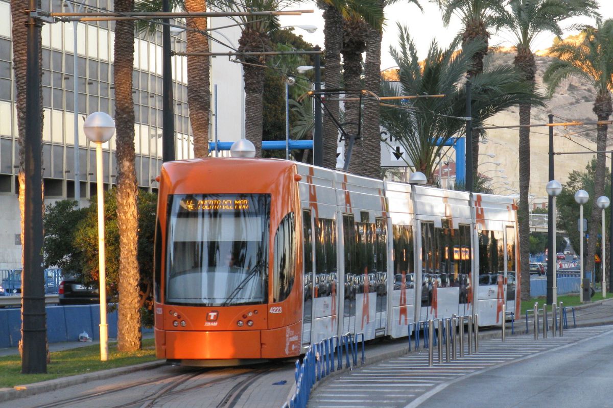 Tram do transporte público de Alicante