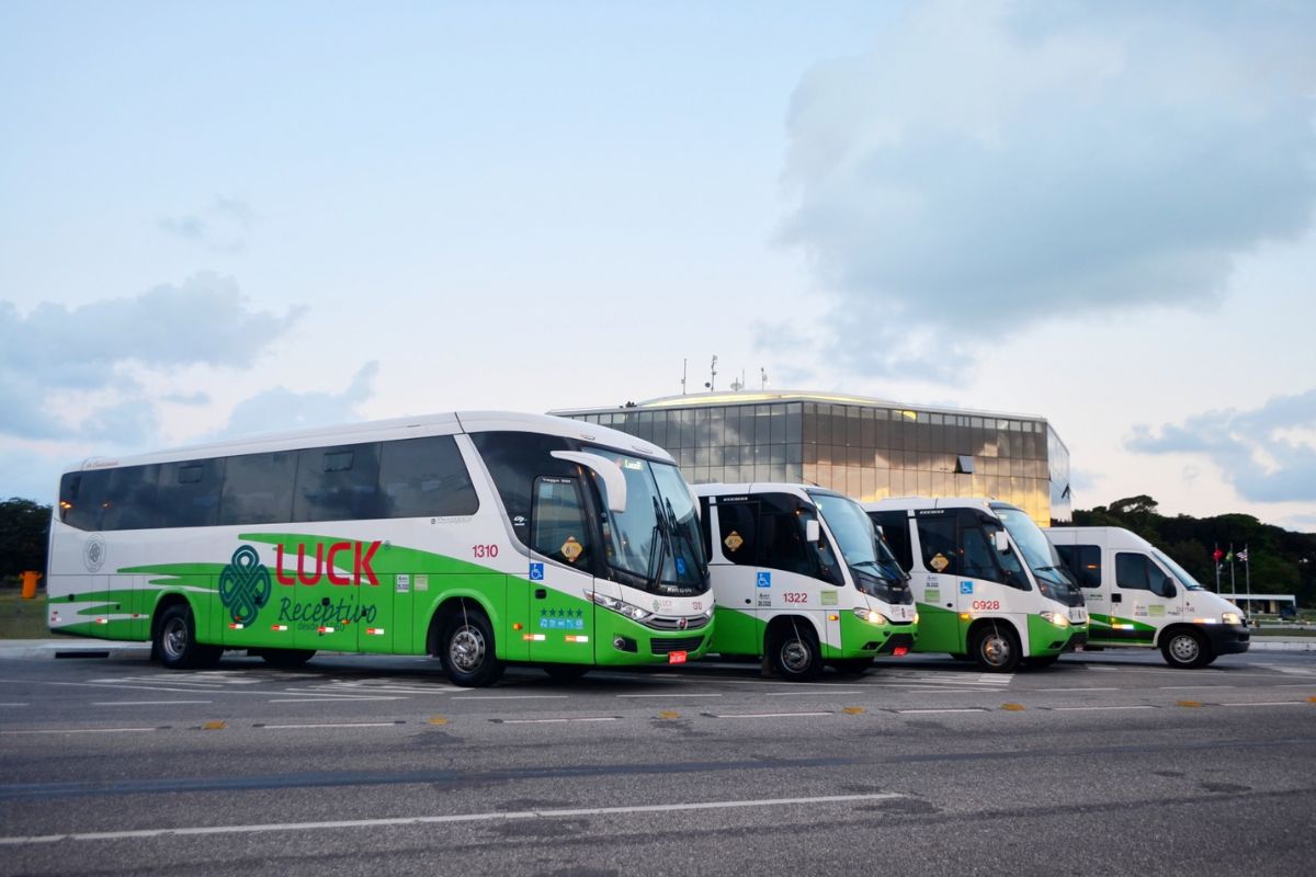 Veículos de transfer coletivo do Aeroporto de João Pessoa