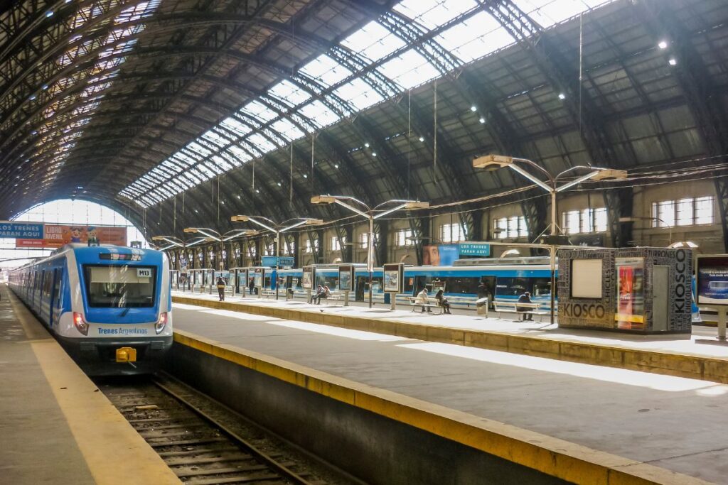 Trem na Estação Retiro, em Buenos Aires