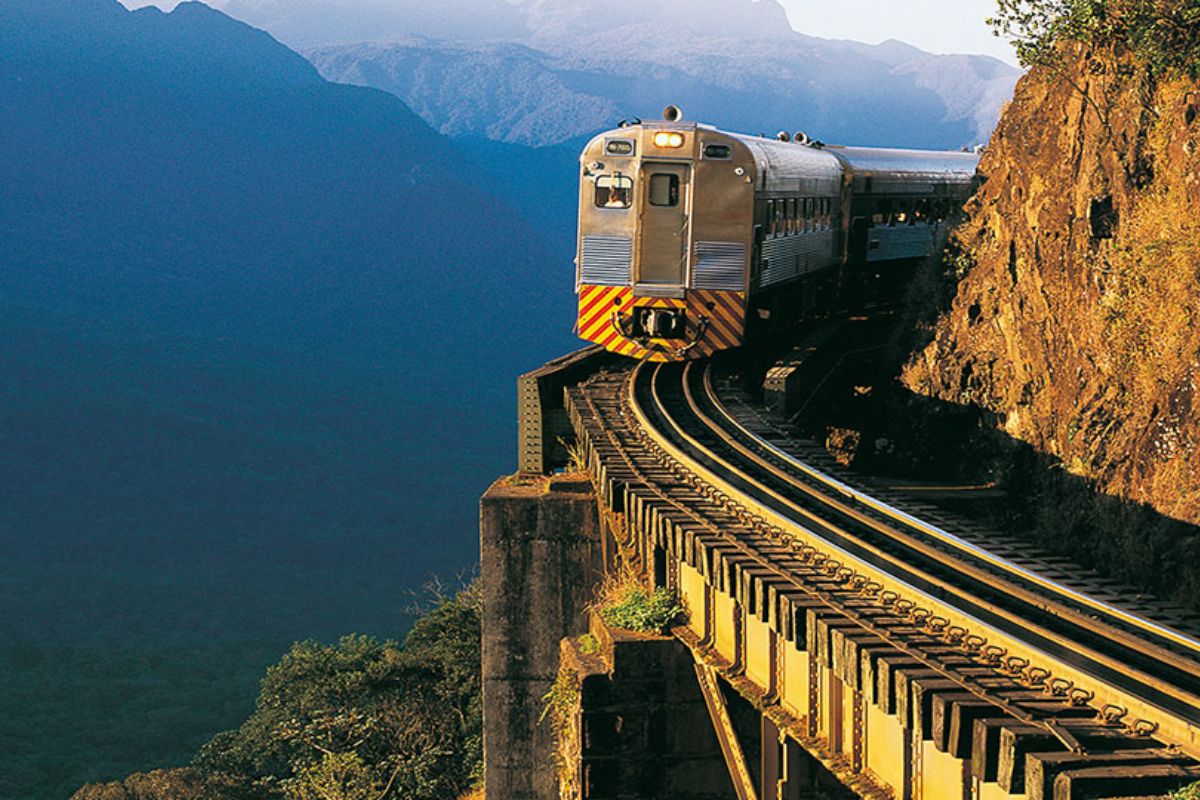 Trem de Curitiba para Morretes