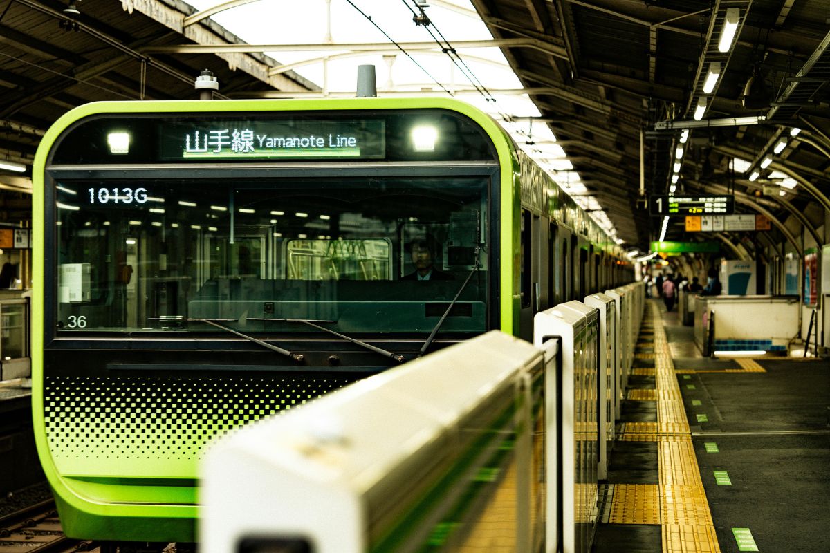 Yamanote Line, trem operado pela JR em Tokyo