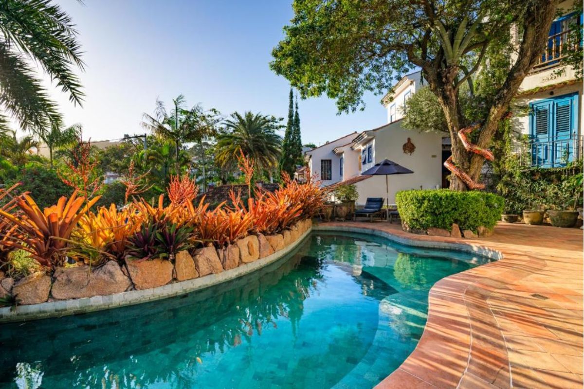 Piscina de hospedagem em Búzios