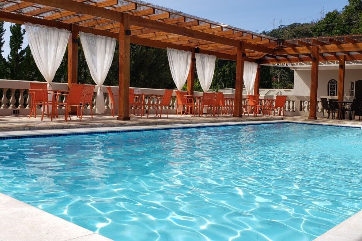 Piscina de hospedagem de luxo em Serra Negra, São Paulo