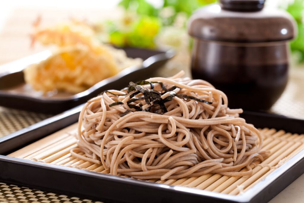 Zaru Soba servido em um restaurante no Japão