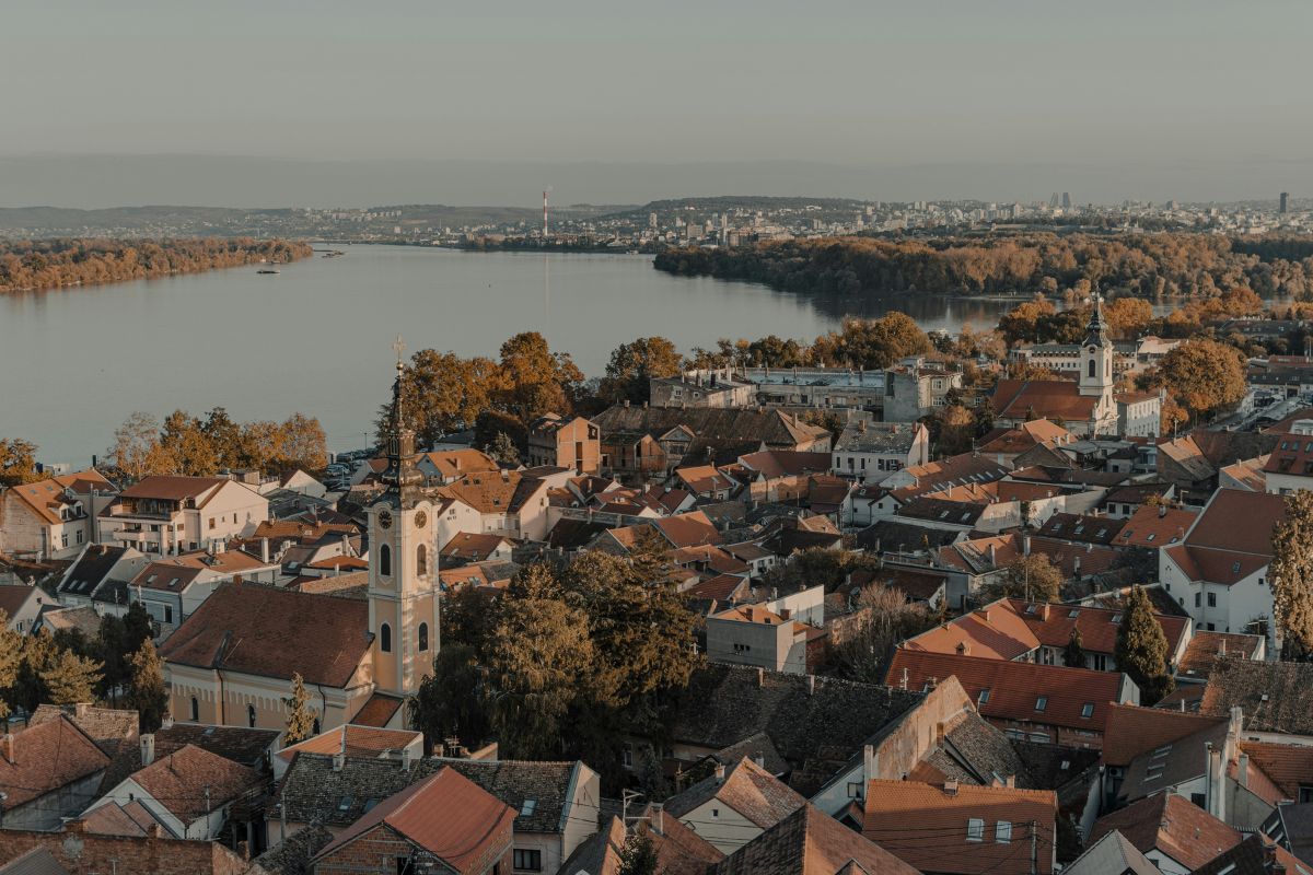 Imagem panorâmica do bairro de Zamun, em Belgrado